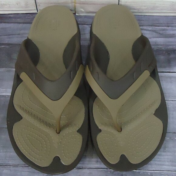 SIZE 13. Crocs classic men’s odor-resistant flip flop sandals. main image 5